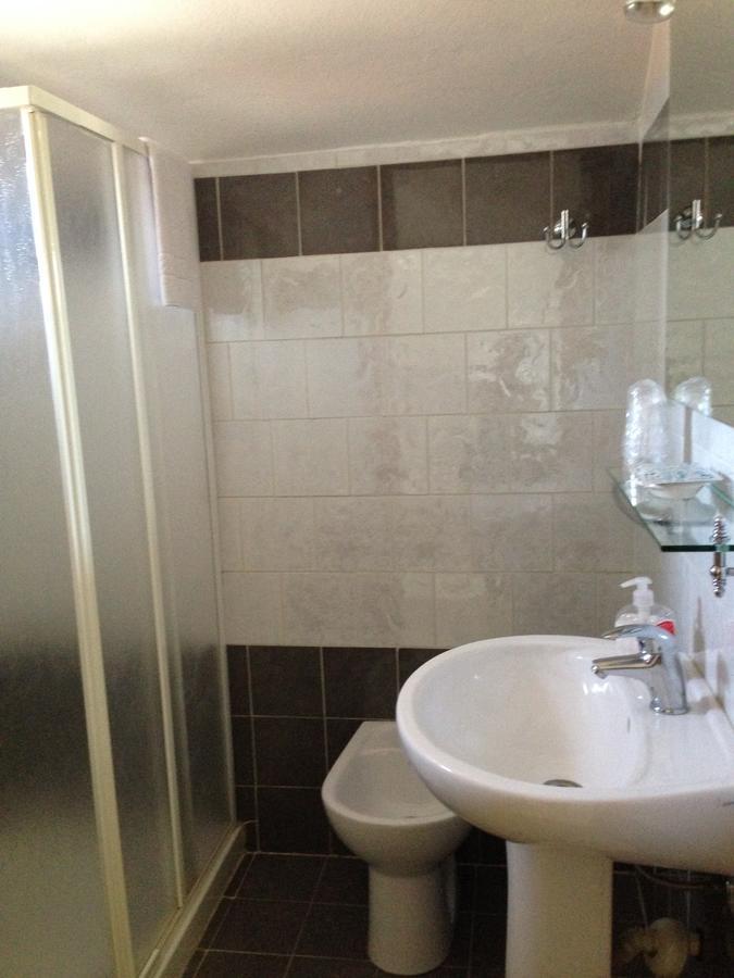 Lo Scoglio Hotel Кастелнуово дел Гарда Екстериор снимка